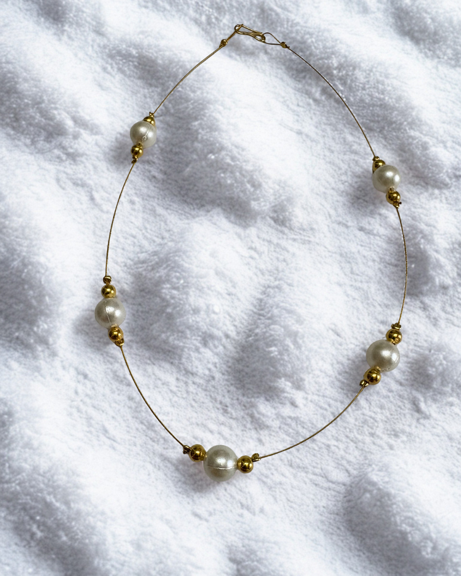 Invisible pearl Necklace